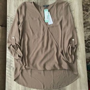 LAST CHANCE 🖤 NWT Taupe Blouse 🤎